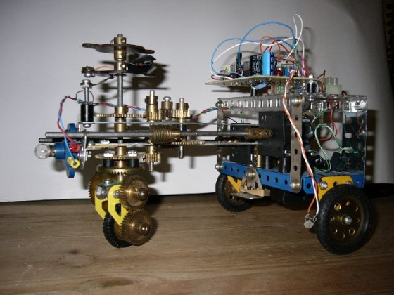 Tartaruga di Grey Walter fatta con il Meccano
